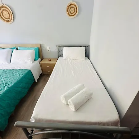 Simadhes Guest house *